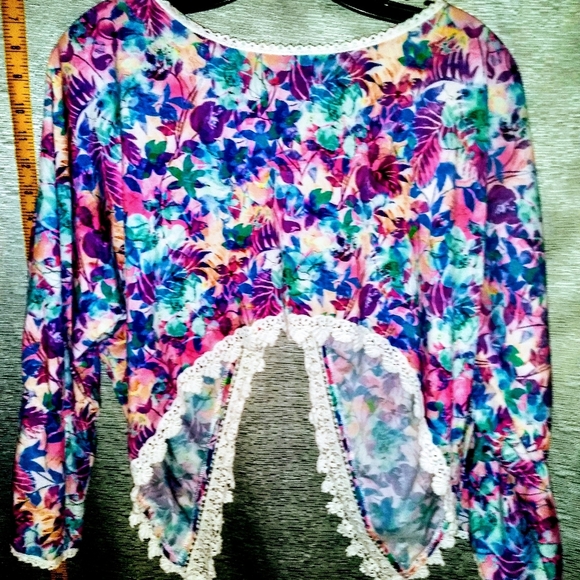 1/4Lisa Blue Call of the Whale Calvary Crop Top - Picture 3 of 4